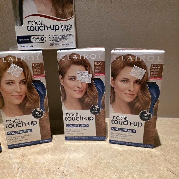 Clairol Root Touch-Up Hair Color Kit - Light Brown - Picture 2 of 7